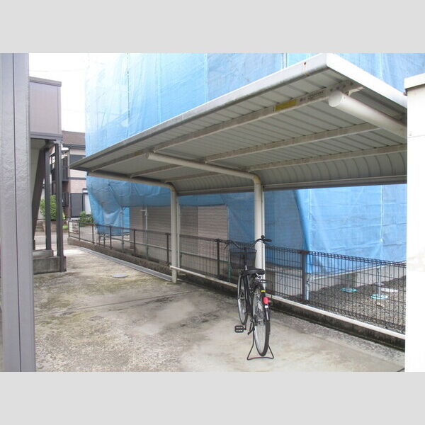 現地周辺 (駐輪場)