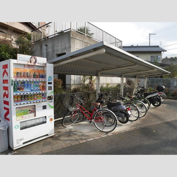 現地周辺 (駐輪場)