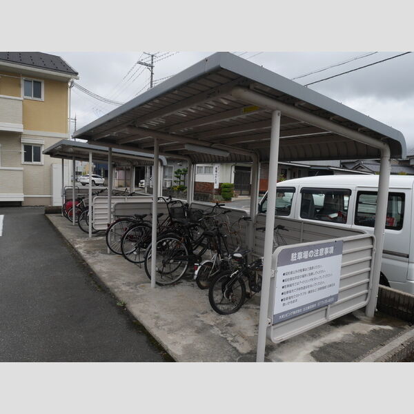 現地周辺 (駐輪場)