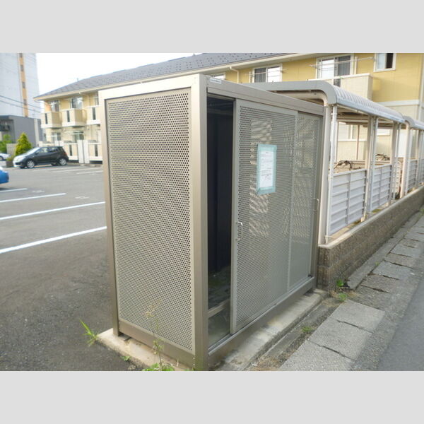 現地周辺 (ゴミ置場)