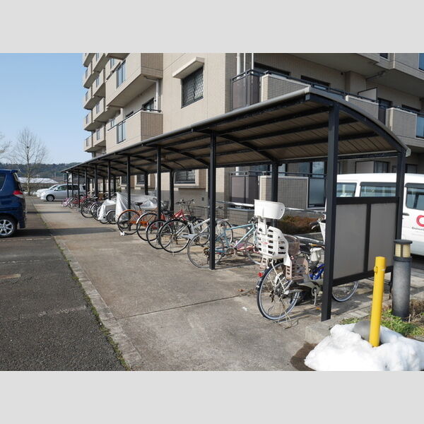 現地周辺 (駐輪場)