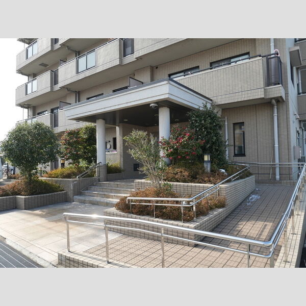 エントランス (マンション入口)