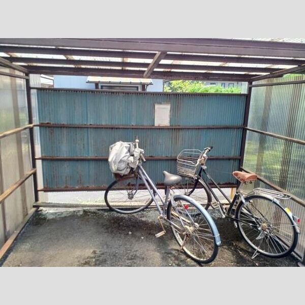 現地周辺 (駐輪場)