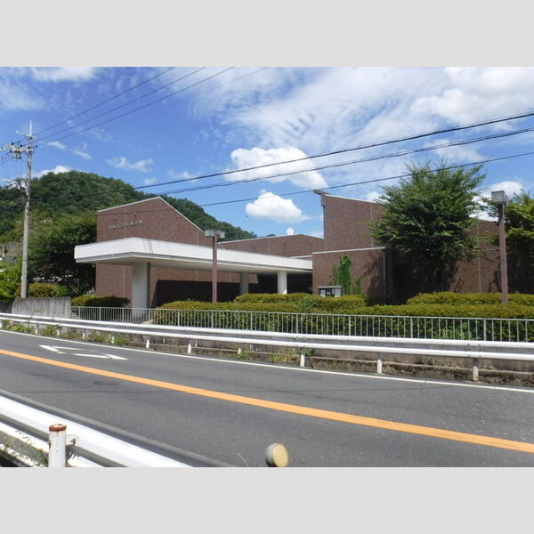 現地周辺 (舞鶴市立東図書館(870m))