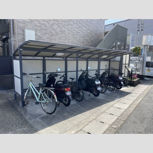 現地周辺 (駐輪場)