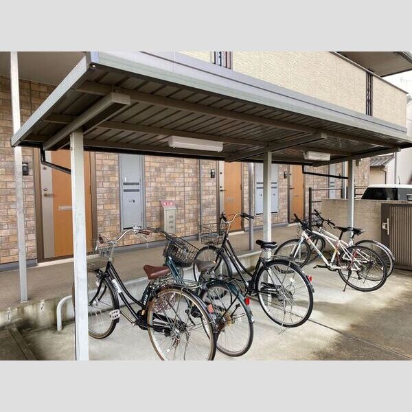 現地周辺 (駐輪場)