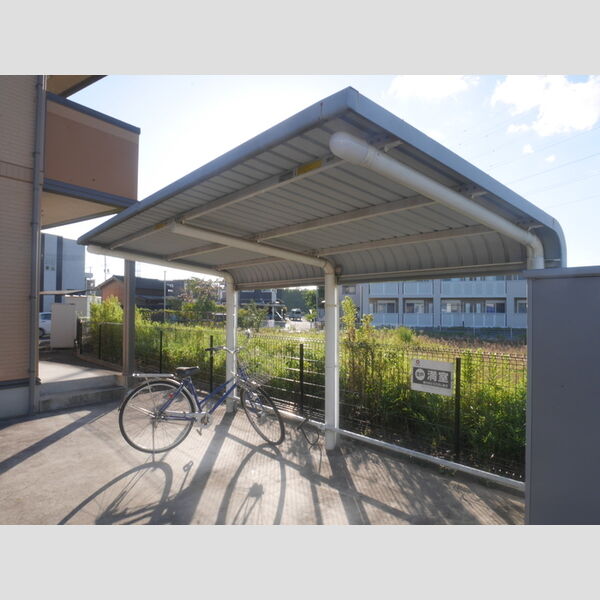 現地周辺 (駐輪場)