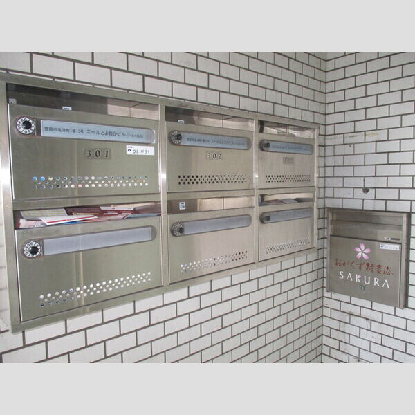 エントランス (ポスト)