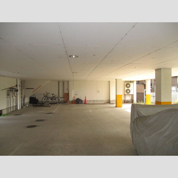 駐車場 (駐車場(1階部分))