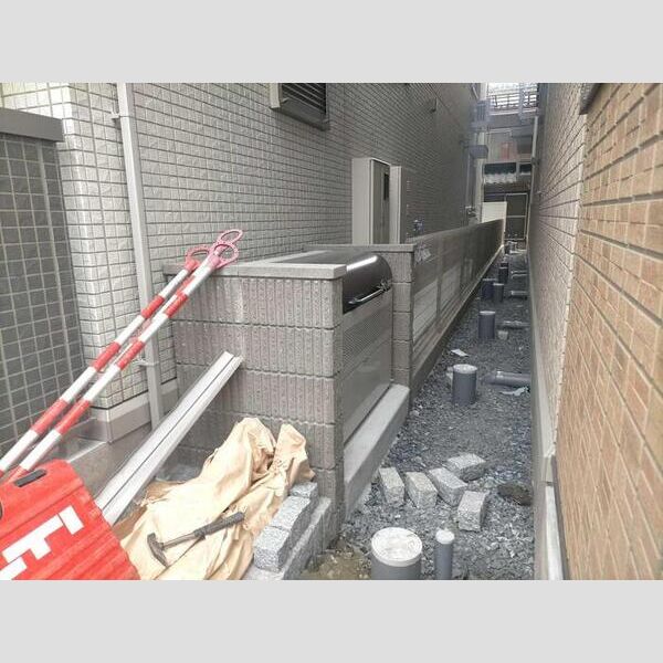 現地周辺 (ゴミ置き場)