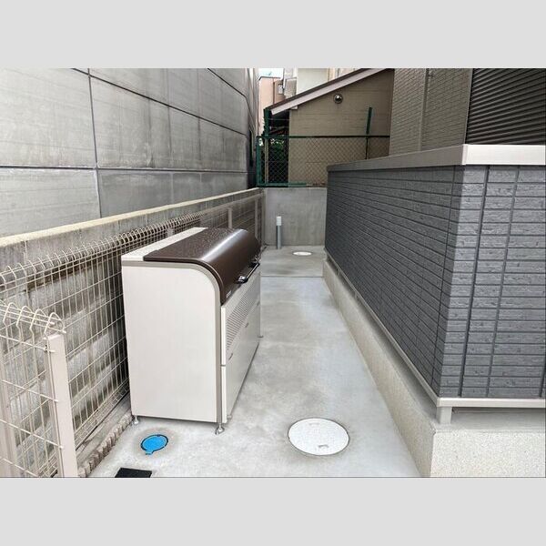 現地周辺 (ゴミ置き場)
