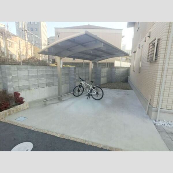 現地周辺 (駐輪場)