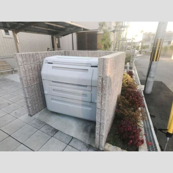 現地周辺 (ゴミ置場)