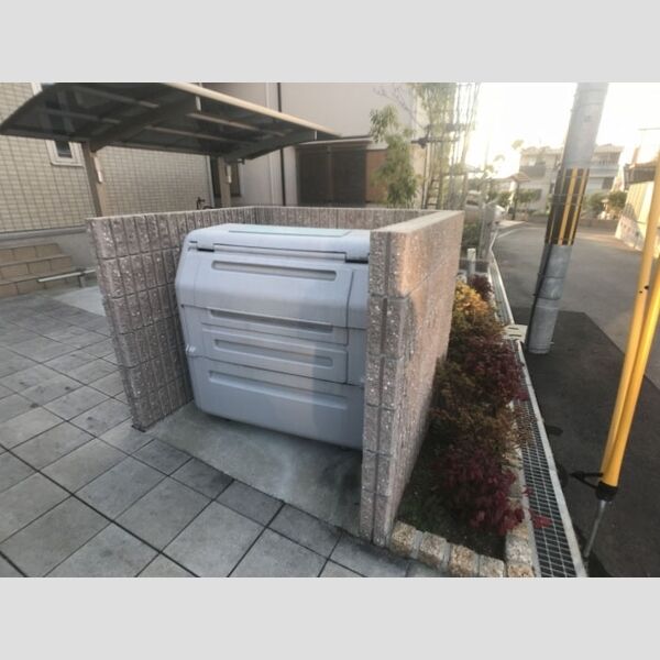 現地周辺 (ゴミ置場)
