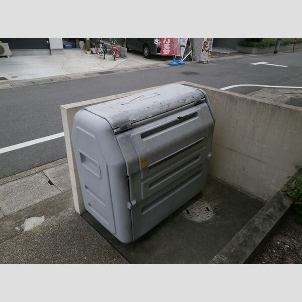 現地周辺 (ゴミ置場)