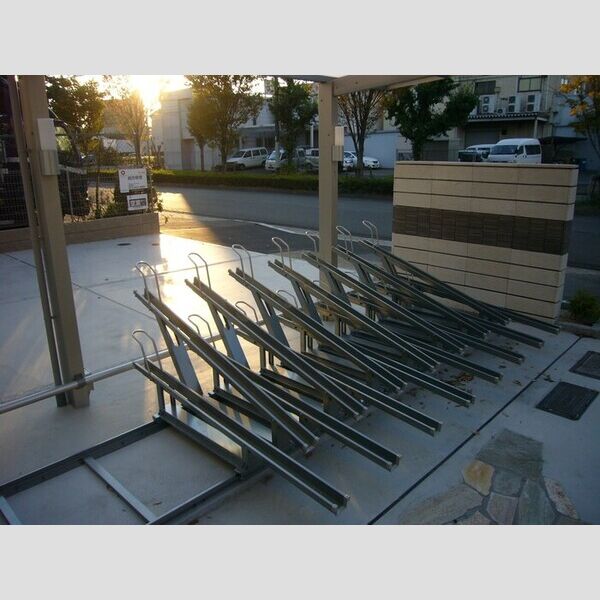 現地周辺 (駐輪場)