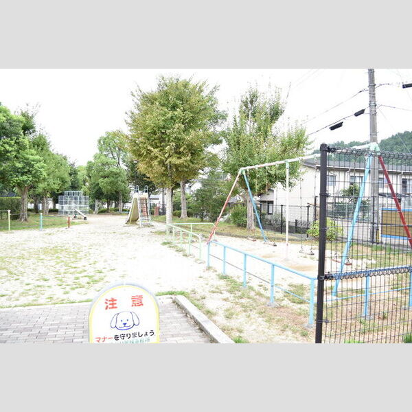 現地周辺 (中在地北公園(130m))