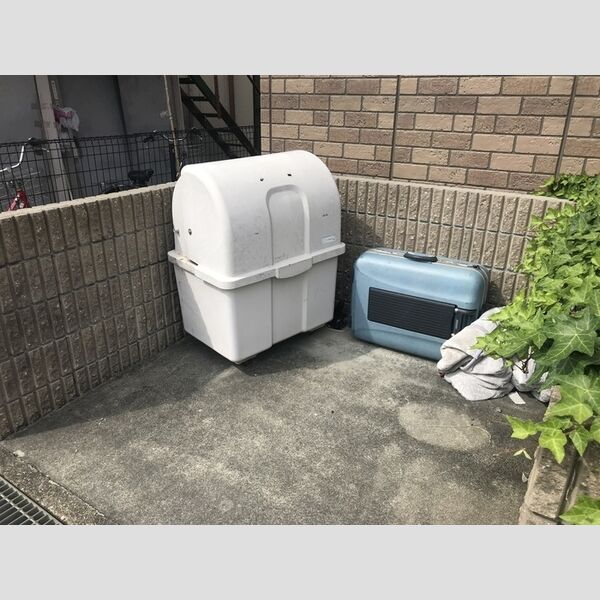 現地周辺 (ごみ置き場)