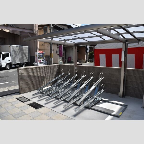 現地周辺 (駐輪場)