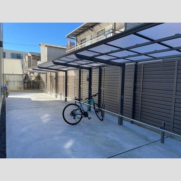 現地周辺 (駐輪場)