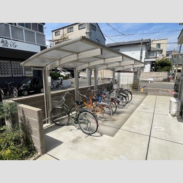 現地周辺 (駐輪場)