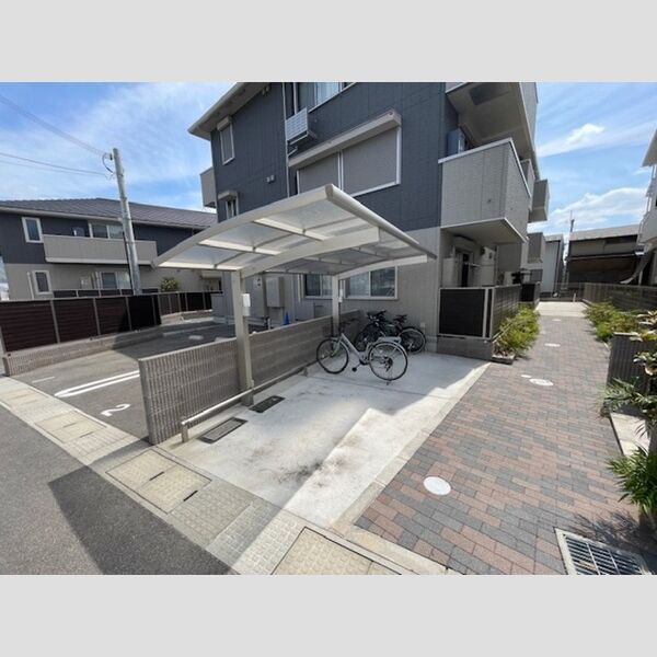 現地周辺 (駐輪場)