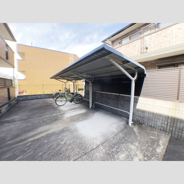 現地周辺 (駐輪場)