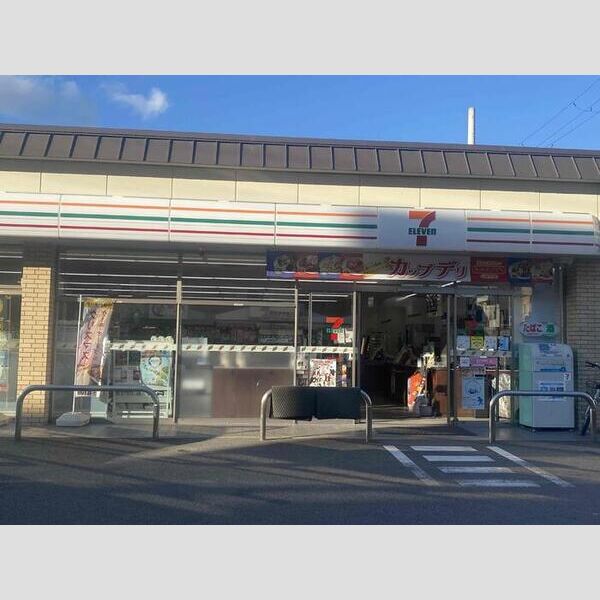 現地周辺 (セブンイレブン鹿王院駅前店)
