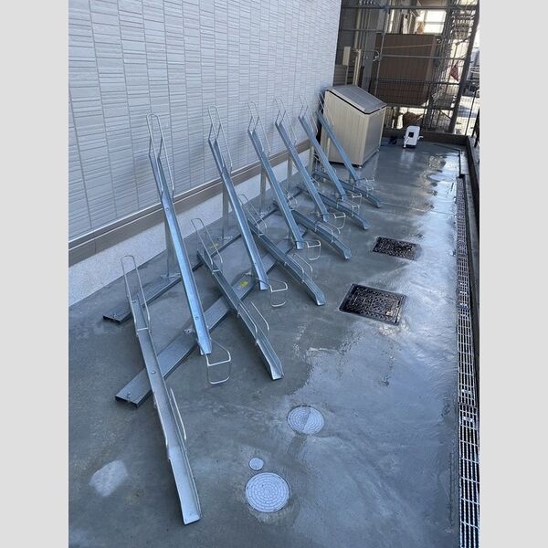 現地周辺 (駐輪場)