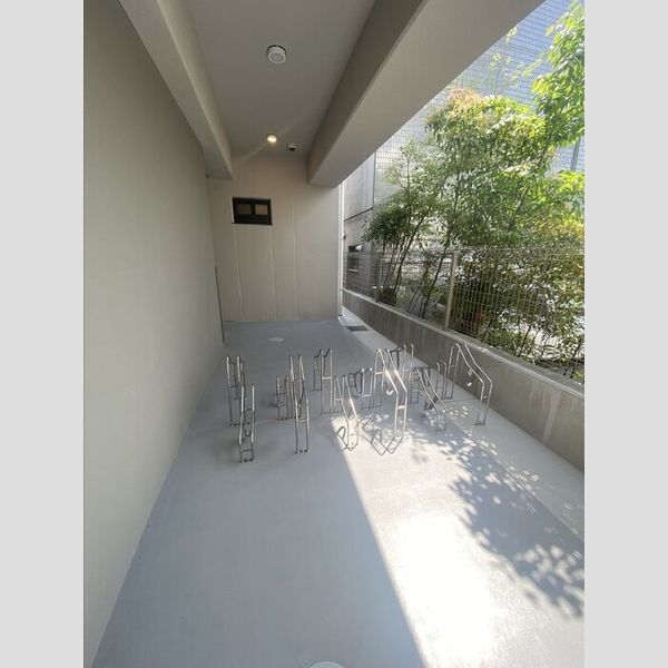 現地周辺 (駐輪場)