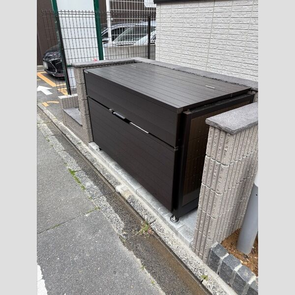 現地周辺 (ゴミ庫)