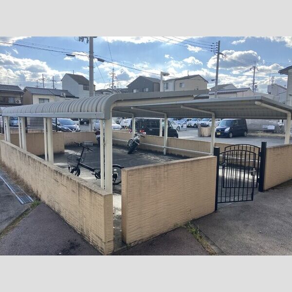 現地周辺 (駐輪場)