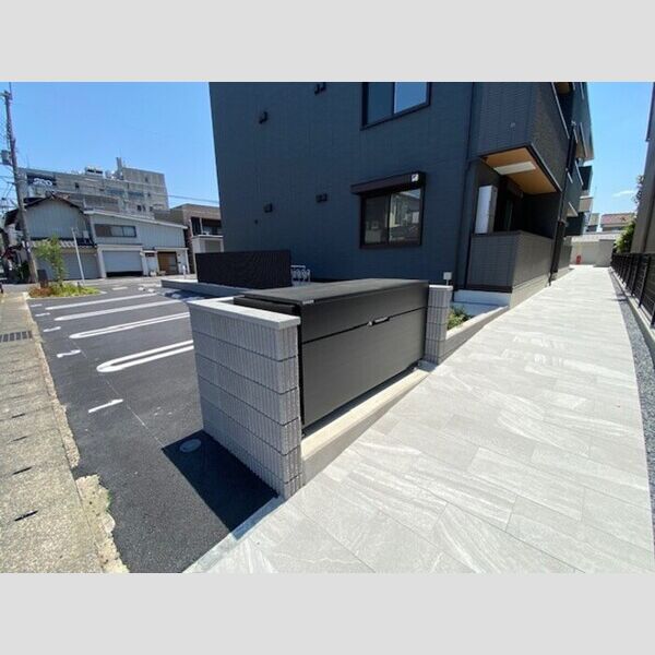 現地周辺 (ゴミ置場)
