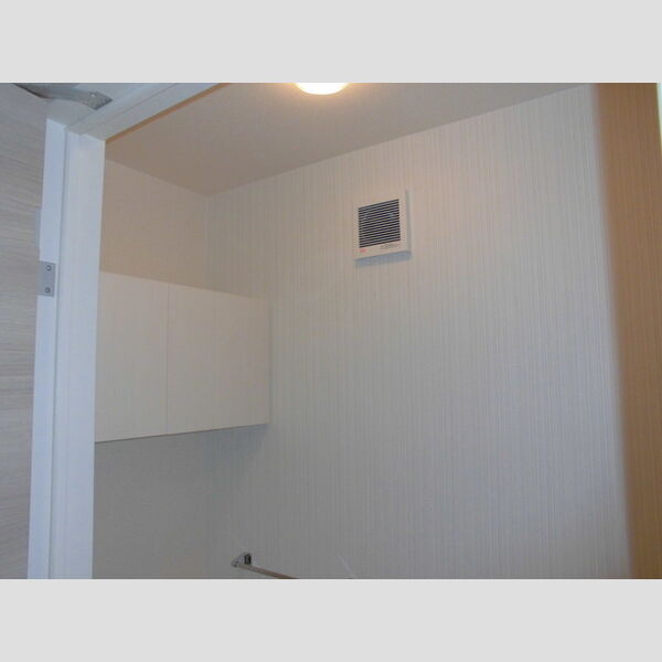 トイレ (収納付いています。)