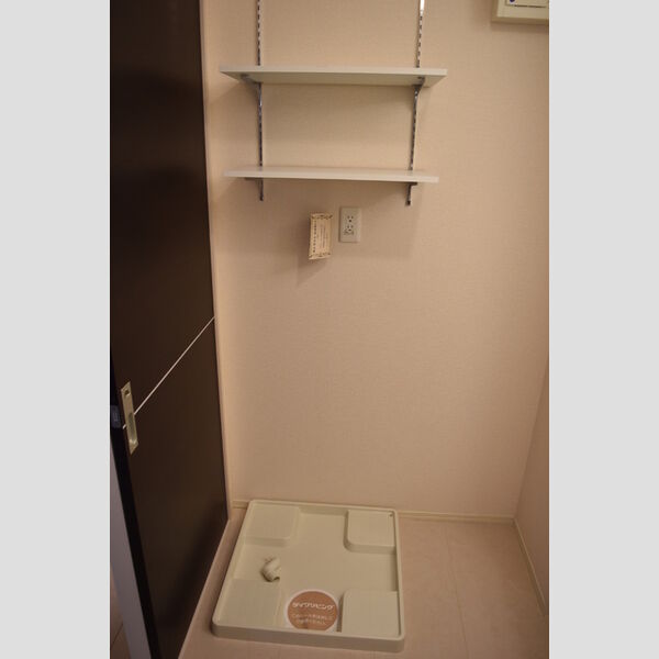 その他 (室内洗濯機置場・上部2段可動式棚)