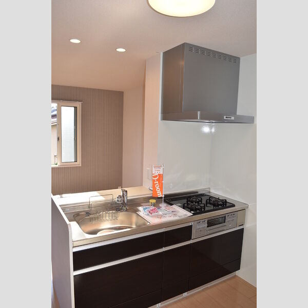 キッチン (システムキッチン・3口ガスコンログリル付き・浄水器)