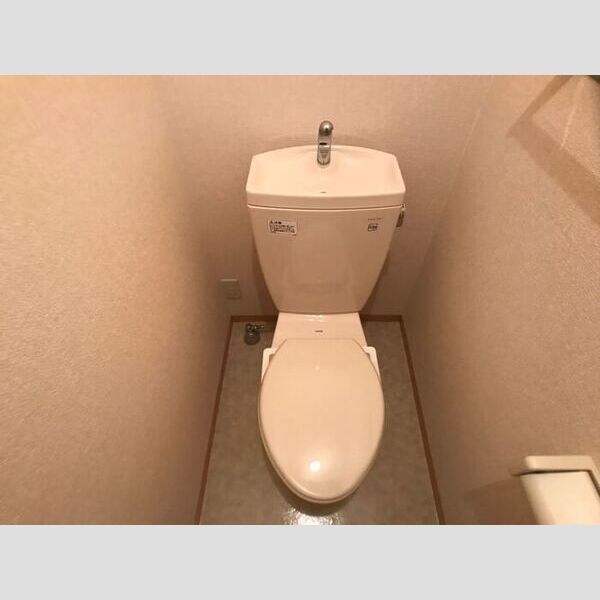 トイレ (トイレ)
