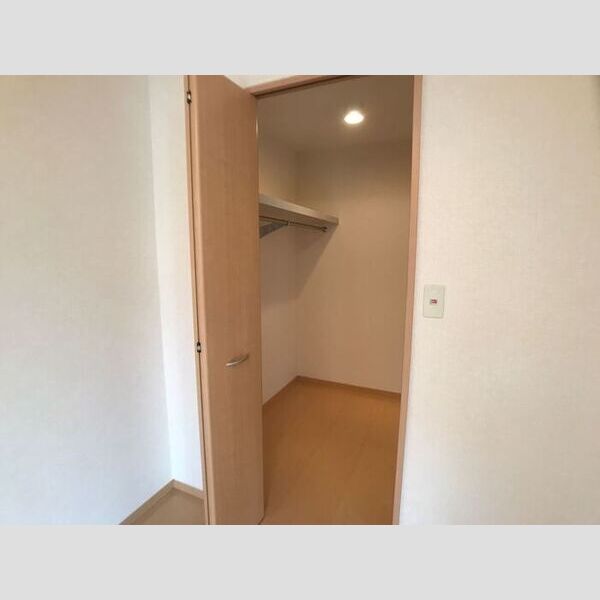 収納 (ウォークインクローゼット)