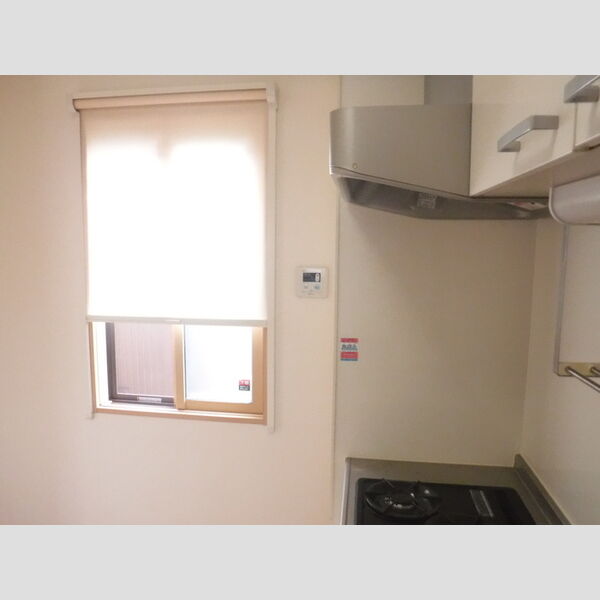 その他設備 (台所横ロールスクリーン)