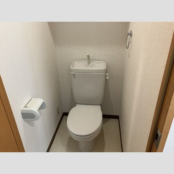 トイレ (トイレ)