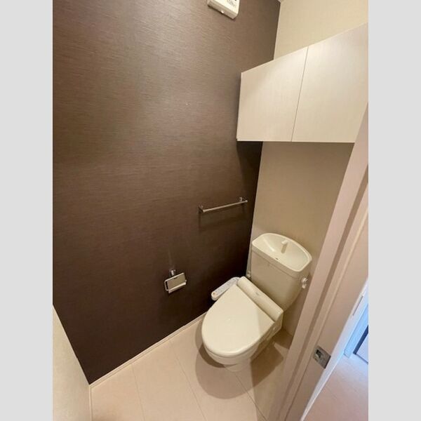 トイレ (トイレ)