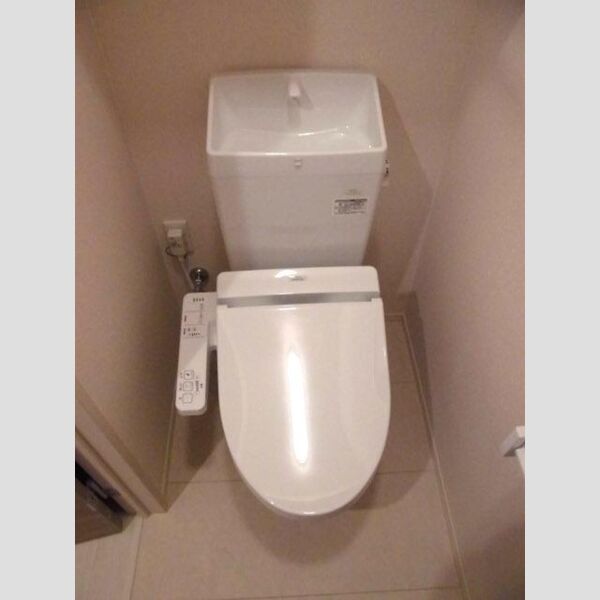 トイレ (温水洗浄暖房便座タイプです。)