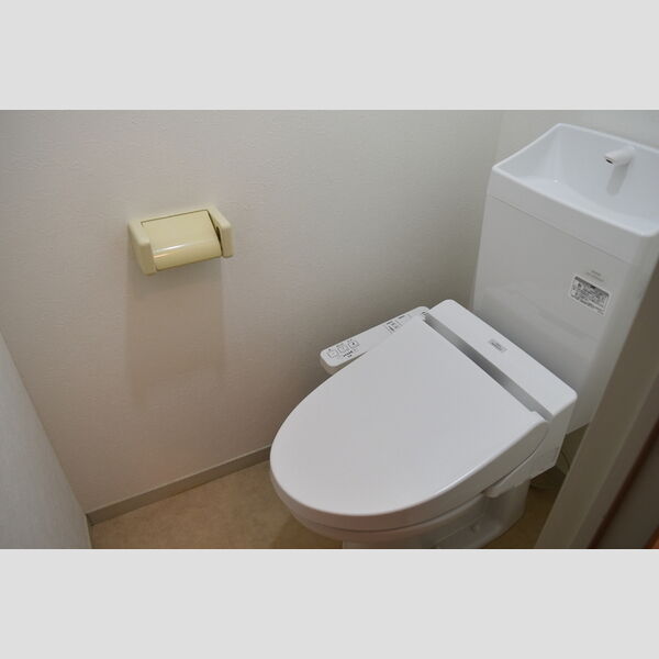 トイレ (トイレ)