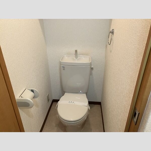 トイレ (トイレ)