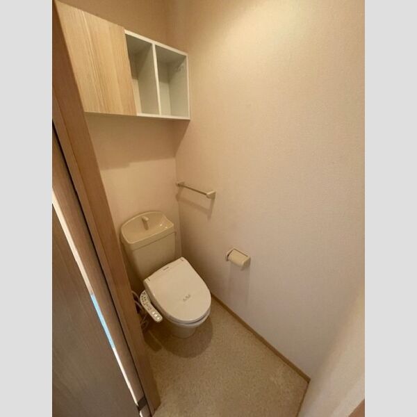 トイレ (トイレ)