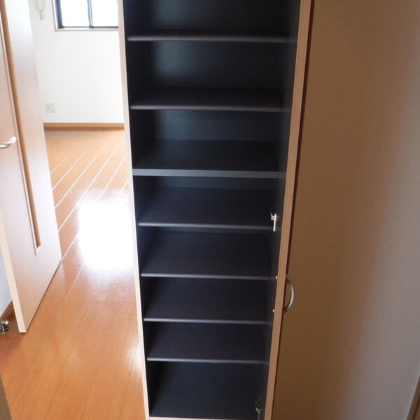 玄関 (玄関下駄箱)