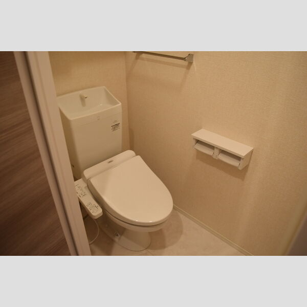 トイレ (トイレ)