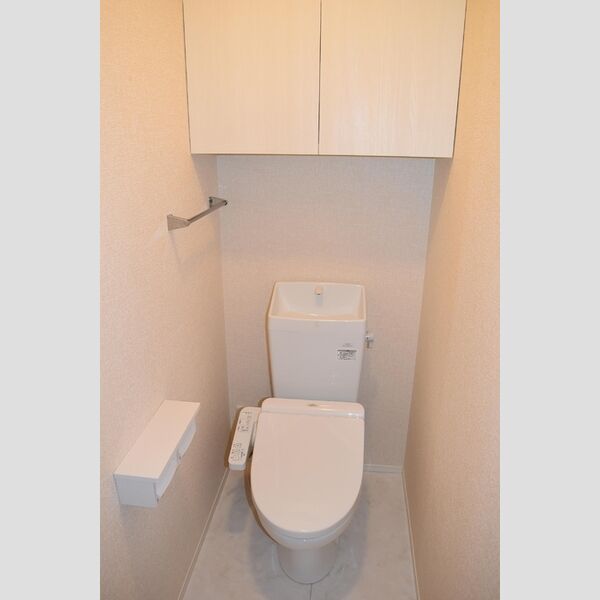 トイレ (トイレ)