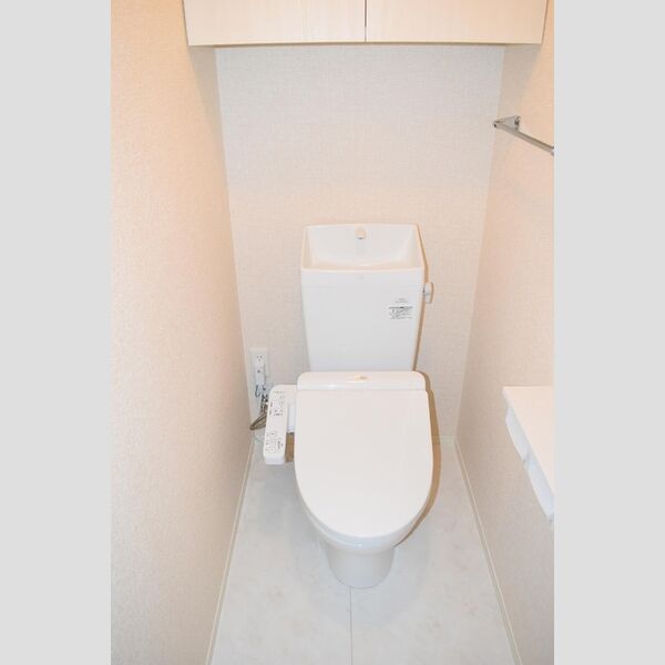 トイレ (温水洗浄暖房便座)