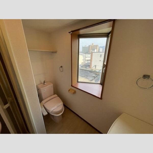 トイレ (トイレ)